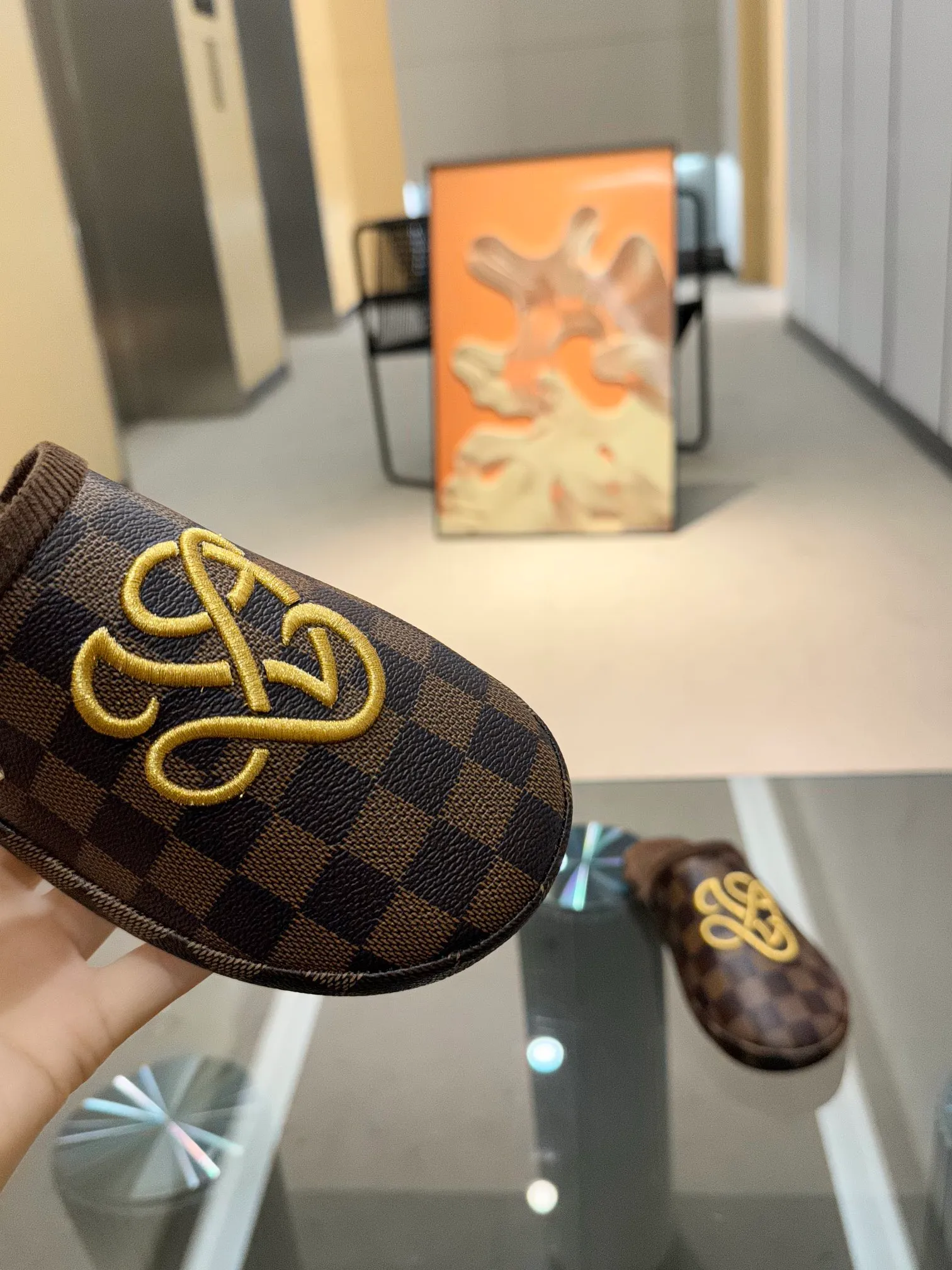 👟👟Ex-factory price 320👟👟 The 2024 couple’s counter features the latest hard goods of LV and Loewe co-branded slippers🆕 ✿Purchase level! Full of high-end feel! A popular model among bloggers at home and abroad, it’s retro and fashionable and looks amazing on your feet! Official website main recommendation code number 35-46